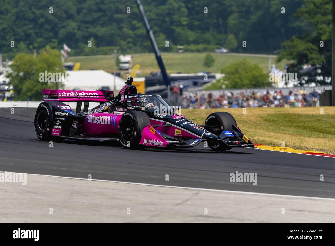 HELIO CASTRONEVES (06) aus Sao Paulo, Brasilien, reist während eines Trainings für den Sonsio Grand Prix auf der Road America im Elkhart Lake WI durch die Kurven Stockfoto