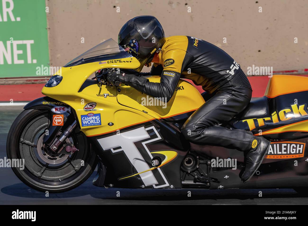 NHRA-Fahrer Chase Van Sant bereitet sich auf die Qualifikation für die Dodge Power Brokers NHRA Mile-High Nationals in Morrison, CO, USA, Nordamerika vor Stockfoto