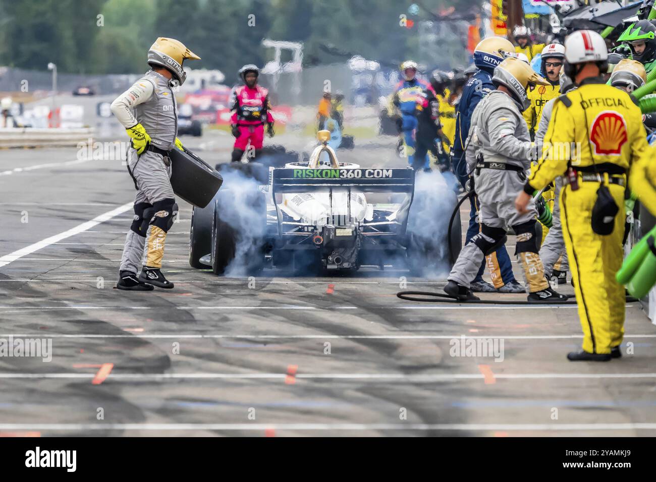 INDYCAR Series-Fahrer RINUS VEEKAY (21) aus Hoofddorp, Niederlande, bringt sein Auto während des Grand Prix von Portland Bitnile.com in Por zum Einsatz Stockfoto