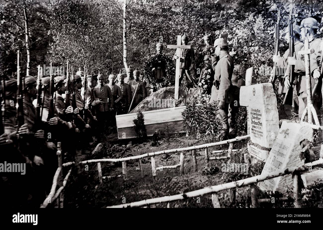 Gesellschaft bei der letzten Ehre. Erster Weltkrieg, Frankreich. Gesellschaft bei der letzten Hommage. Erster Weltkrieg, Frankreich, Europa Stockfoto