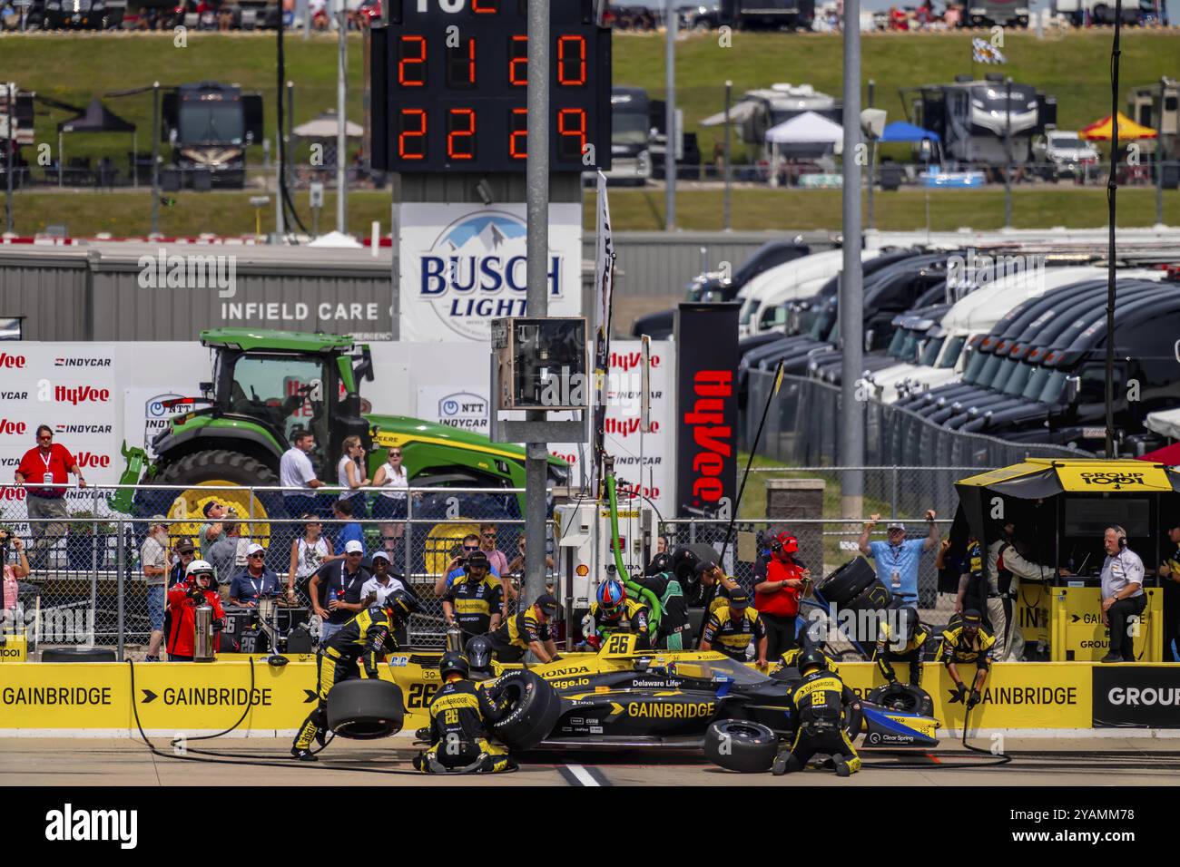 INDYCAR-Fahrer COLTON HERTA (26) aus Valencia, Kalifornien, bringt sein Auto zum Einsatz während des Hy-Vee INDYCAR Race Wochenendes auf dem Iowa Speedway in ne Stockfoto