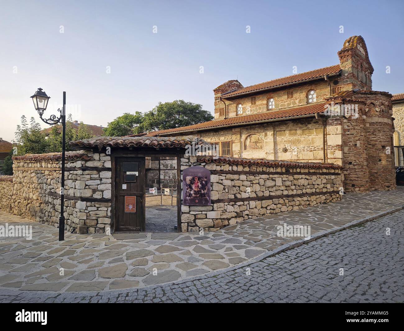 Mittelalterliche orthodoxe Kirche St. Stephan (Sveti Stefan) in der Altstadt von Nessebar, UNESCO-Weltkulturerbe in Bulgarien, antike Mesembrien Stockfoto