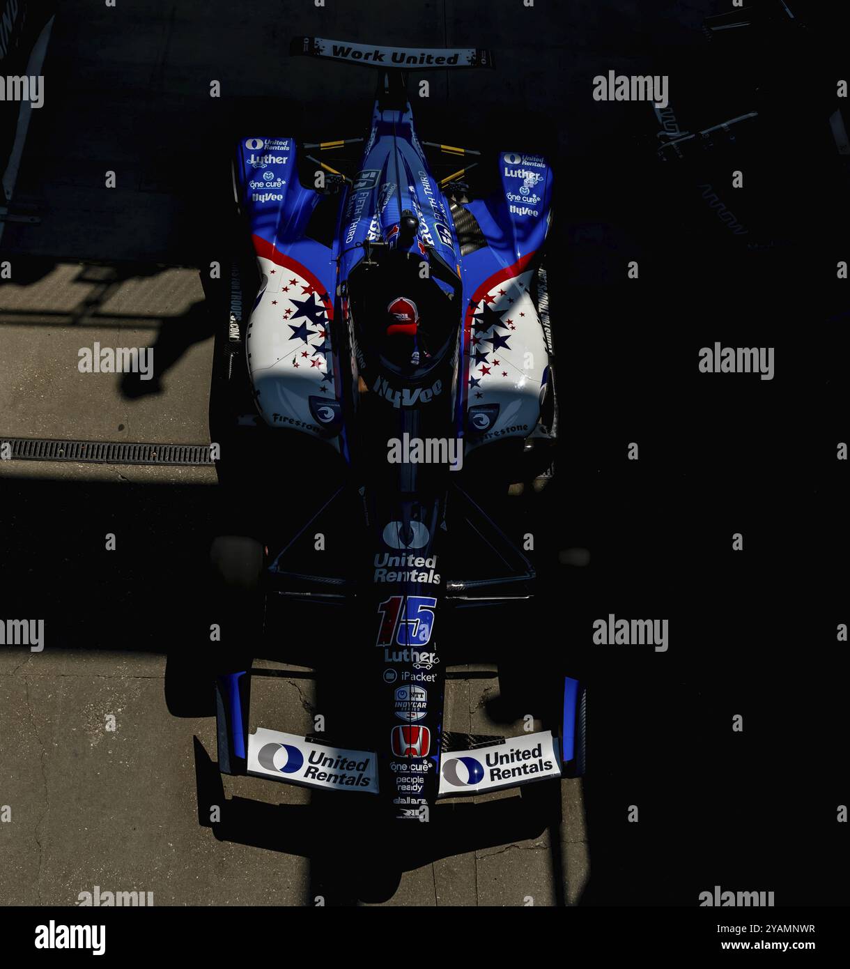 Die Rahal Letterman Lanigan Racing Honda Crew rollte ihr Rennauto aus, um die Straße zu begraben, bevor sie für die Indianapolis 500 beim Indianapolis Motor trainierte Stockfoto