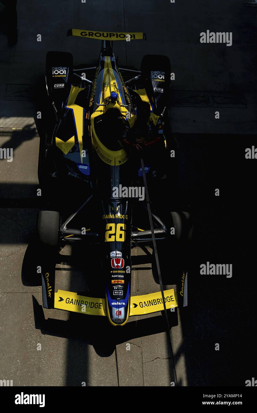 Die Andretti Autosport Honda Crew rollte ihren Rennwagen zur Boxenstrecke aus, bevor sie für den Indianapolis 500 auf dem Indianapolis Motor Speedway in die Boxengasse fuhr Stockfoto