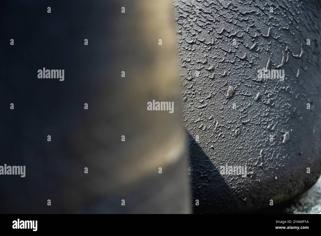 Crew-Mitglieder von Juncos Hollinger Racing bereiten ihren Rennwagen für die Indianapols 500 in Indianapolis, USA, vor Stockfoto