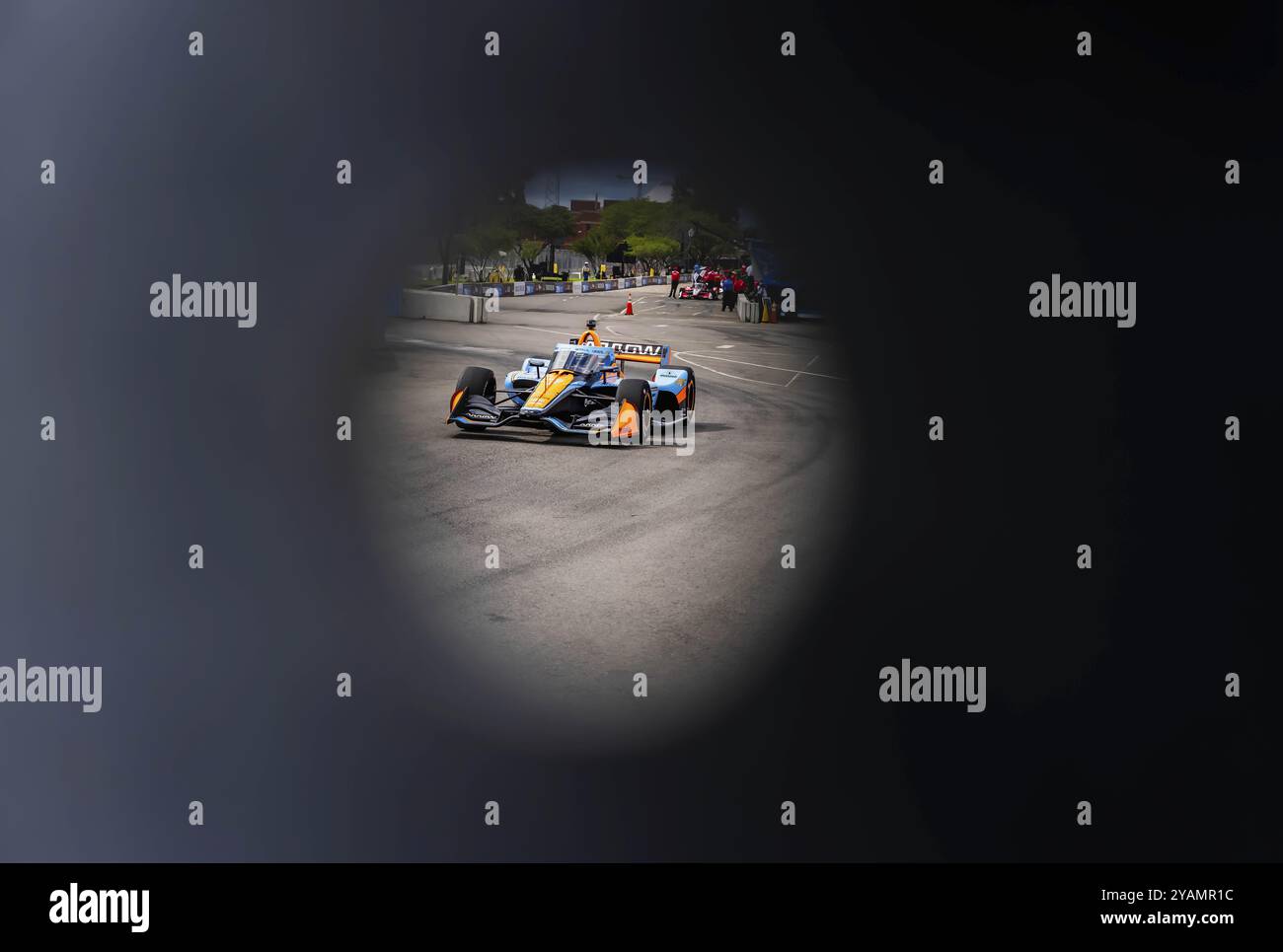 Der INDYCAR Series-Fahrer ALEXANDER ROSSI (7) aus Nevada City, Kalifornien, reist während einer Trainingseinheit für die Big Machine Music C durch die Kurven Stockfoto