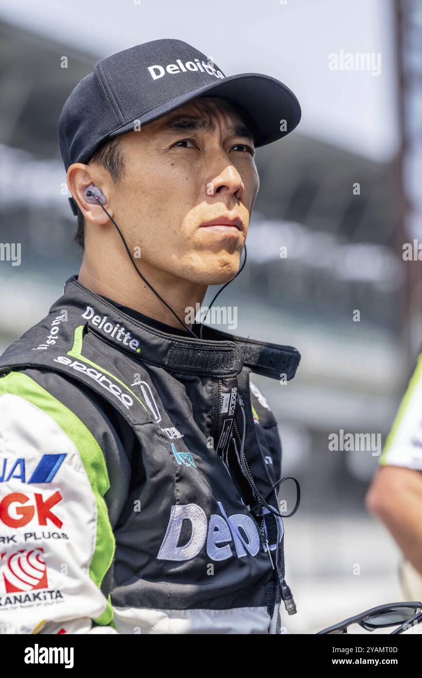 Der INDYCAR-Fahrer Takuma Sato (11) aus Tokio, Japan, bereitet sich auf das Training für die Indianapols 500 auf dem Indianapolis Motor Speedway IN Indianapolis vor. Stockfoto