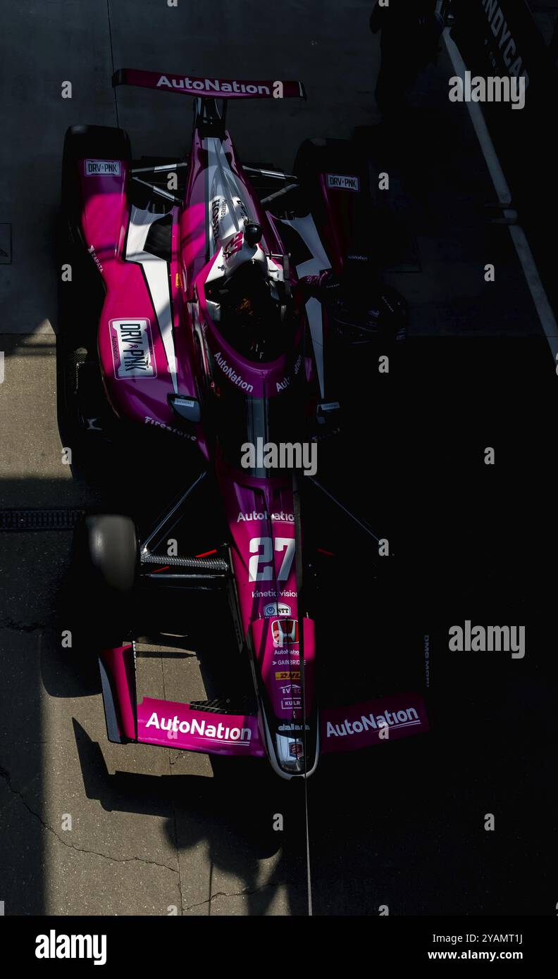 Die Andretti Autosport Honda Crew rollte ihren Rennwagen zur Boxenstrecke aus, bevor sie für den Indianapolis 500 auf dem Indianapolis Motor Speedway in die Boxengasse fuhr Stockfoto