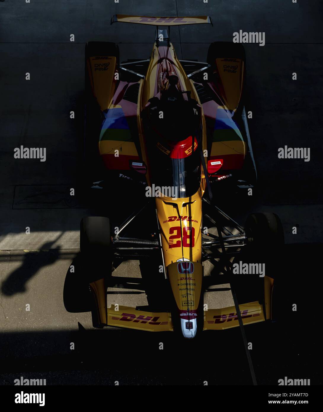 Die Andretti Autosport Honda Crew rollte ihren Rennwagen zur Boxenstrecke aus, bevor sie für den Indianapolis 500 auf dem Indianapolis Motor Speedway in die Boxengasse fuhr Stockfoto