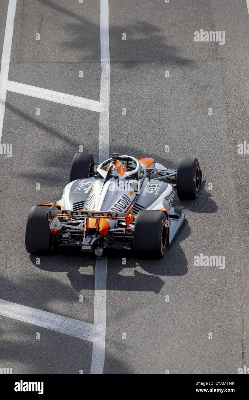 Der Fahrer der INDYCAR Series, ALEXANDER ROSSI (7) aus Nevada City, Kalifornien, reist während eines Trainings für den Firestone Grand Pri durch die Kurven Stockfoto