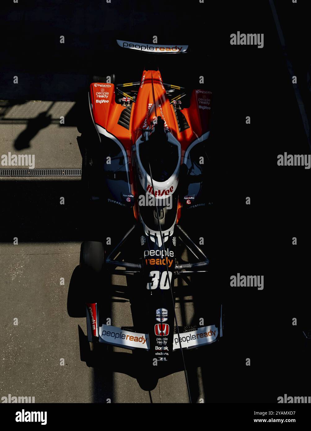 Die Rahal Letterman Lanigan Racing Honda Crew rollte ihr Rennauto aus, um die Straße zu begraben, bevor sie für die Indianapolis 500 beim Indianapolis Motor trainierte Stockfoto