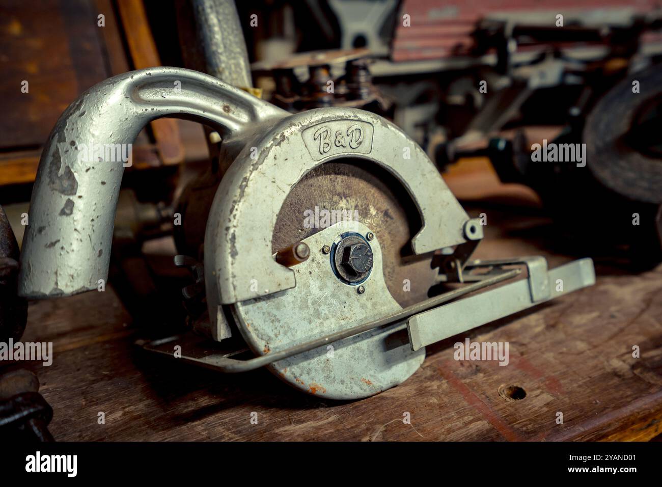 Altes Motorsägewerkzeug Black und Decker Stockfoto