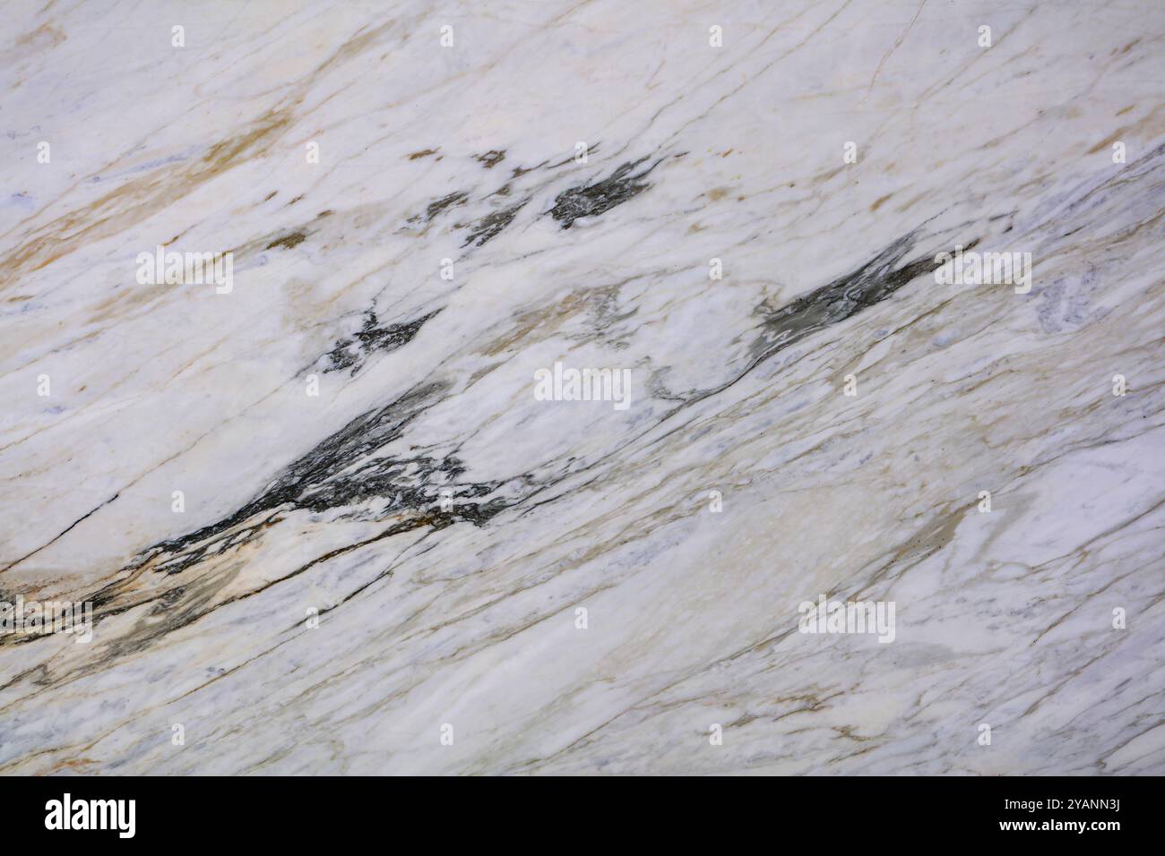 Hochwertige weiße Marmoroberfläche mit natürlichen Adern, perfekt für Innenanwendungen. Stockfoto