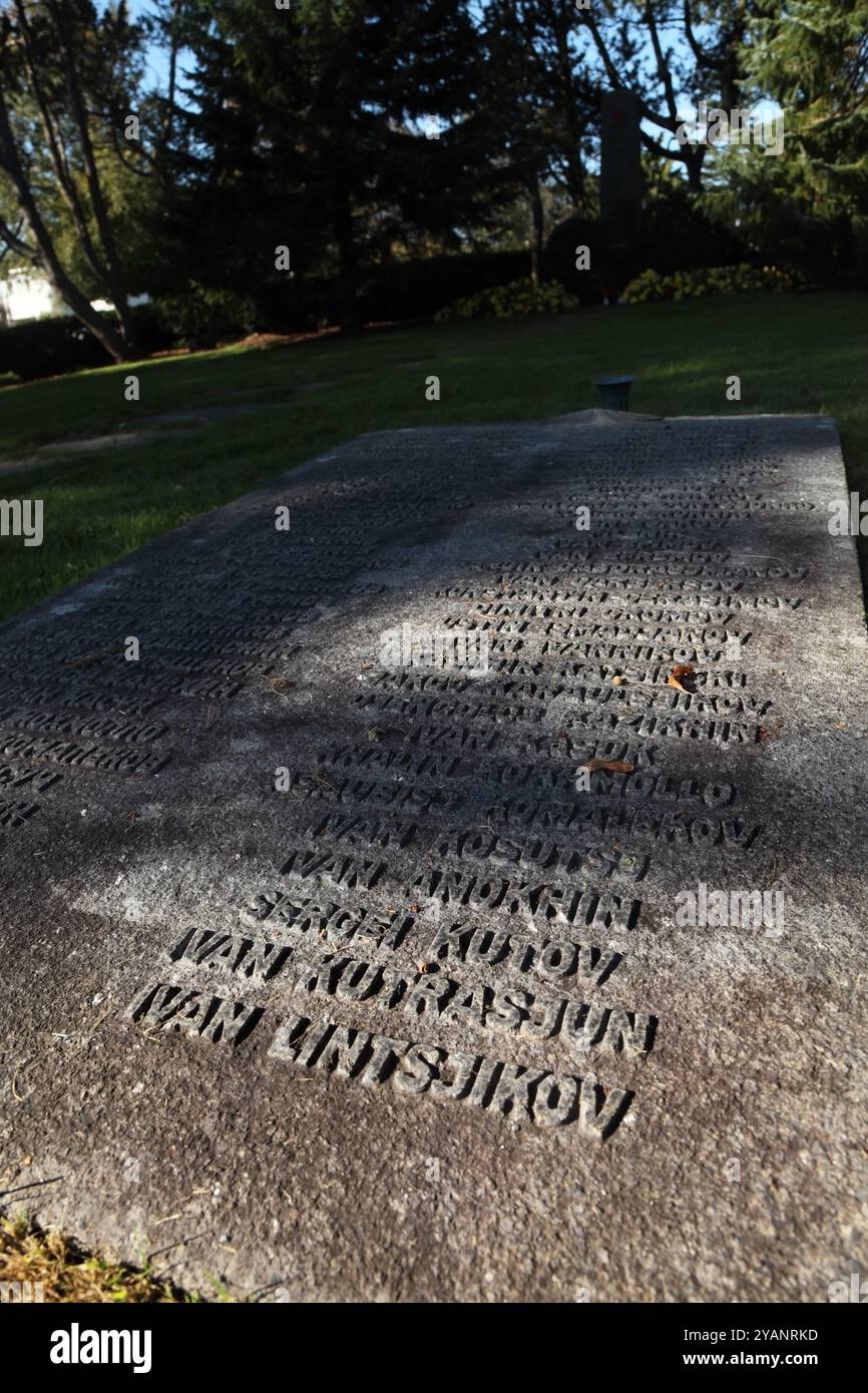 Gedenkstätte für russische Soldaten, die während des Zweiten Weltkriegs auf dem Friedhof Eiganes in Stavanger, Norwegen getötet wurden. Stockfoto