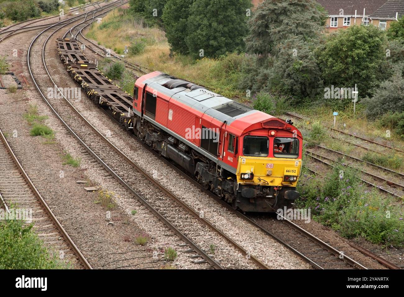 Die DB Cargo Class 66 Lok 66152 bringt den 4Z83 0818Toton Yard am 24.07.2011 über Scunthorpe nach Scunthorpe. Stockfoto