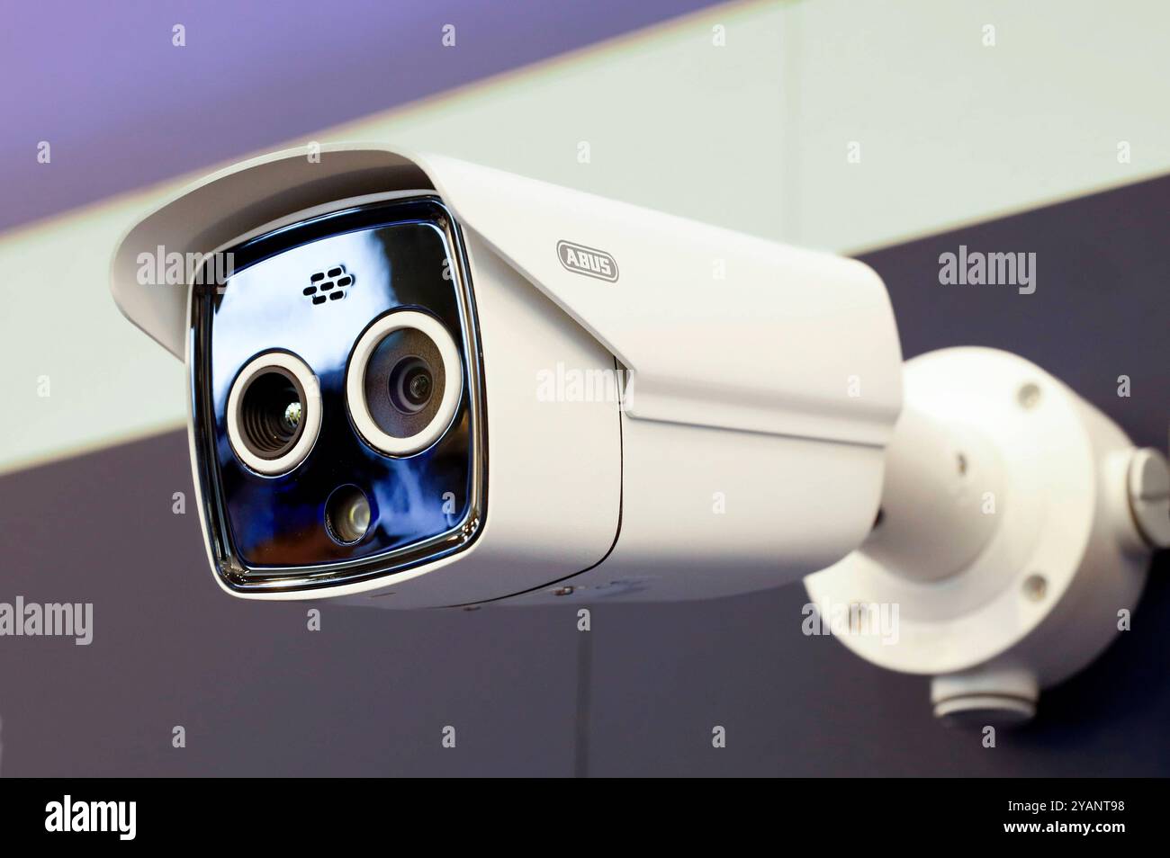 IP-Wärmebildkamera auf der 50. Leitmesse für Sicherheit Essen 2024 in der Messe Essen. Essen, 19.09.2024 *** IP-Wärmebildkamera auf der Leitmesse für Sicherheit Essen 50 Essen 2024 auf der Messe Essen Essen Essen Essen, 19 09 2024 Foto:XR.xSchmiegeltx/xFuturexImagex Security 4023 Stockfoto