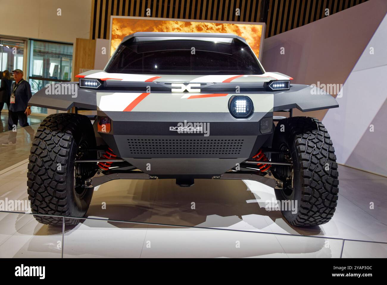 Paris, Frankreich. Oktober 2024. Mondial de l'Auto - Paris Motorshow 2024 Pressetag. Dacia Sandrider Buggy Ready for Dakar 2025 wird während der 90. Ausgabe der Mondial Paris Motor Show vorgestellt, die vom 15. Bis 20. Oktober 2024 im Pariser Messezentrum stattfindet. Quelle: Bernard Menigault/Alamy Live News Stockfoto