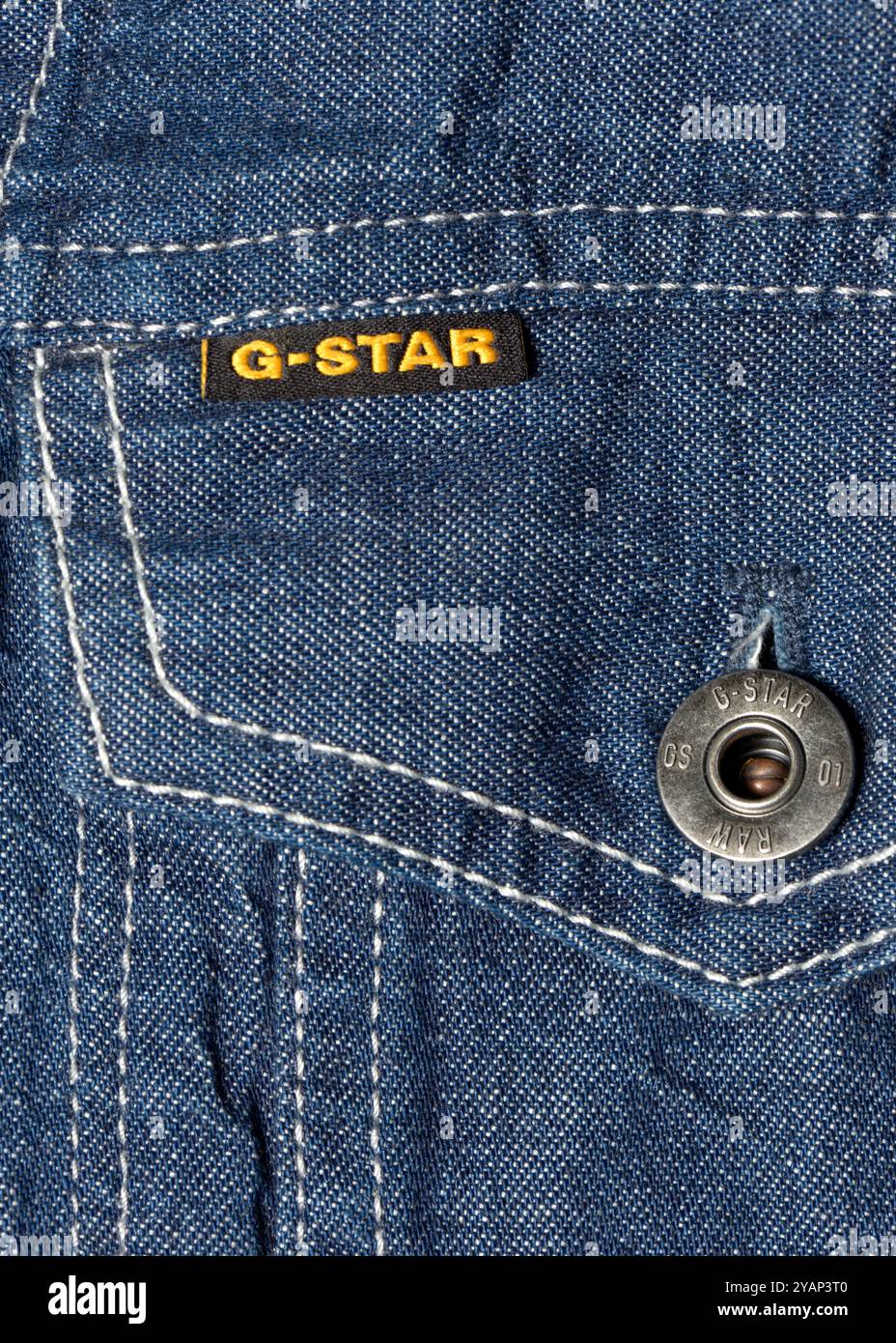 G-Star-Emblem auf der Jeansjacke im Nahbereich Stockfoto