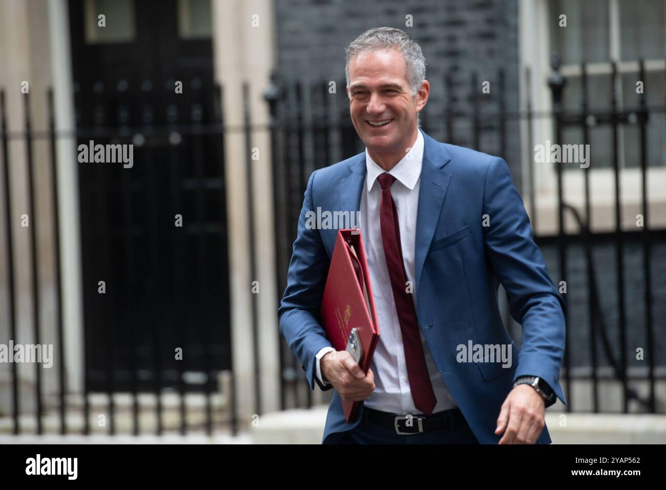 London, Großbritannien. Oktober 2024. Peter Kyle, Staatssekretär für Wissenschaft, Innovation und Technologie, verlässt eine Kabinettssitzung in der Downing Street: Justin ng/Alamy Live News. Stockfoto