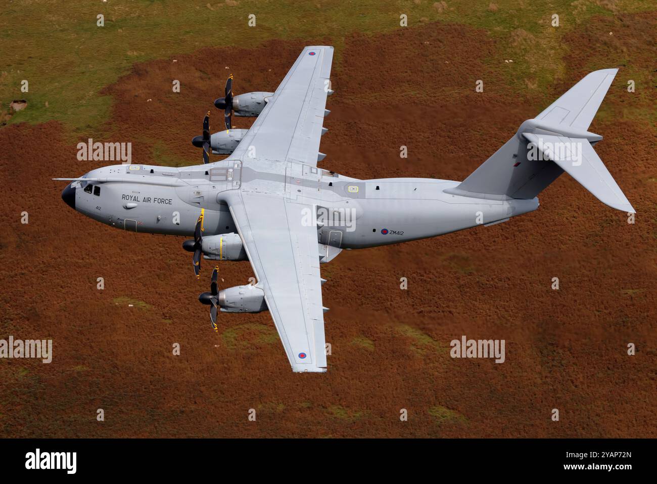 ZM412 Airbus A400M Atlas C1 das primäre RAF-Transportflugzeug, fotografiert vom mittleren Regal Bwlch, Mach Loop, LFA7, Snowdonia, Wales. Stockfoto