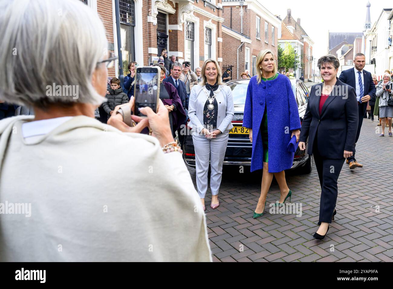 Waalwijk, Niederlande, 2024-10-15 13:42:49 WAALWIJK, 15-10-2024, Dushi Huis Königin Máxima während der Eröffnung des Dushi Huis Waalwijk. Dushi Huis bietet Kindern und Jugendlichen im Alter von 4 bis 18 Jahren, die nicht mehr zu Hause leben können, ein langfristig sicheres Zuhause. FOTO: NLBeeld/Patrick van EMST Credit: NL Beeld/Patrick van EMST Credit: NL Beeld/Alamy Live News Stockfoto