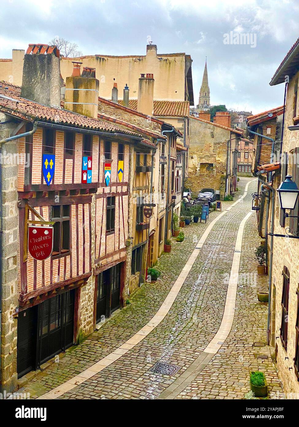 Mittelalterliches Viertel, Rue St Jacques, Parthenay, Frankreich - Smartphone-aufgenommenes Stockfoto