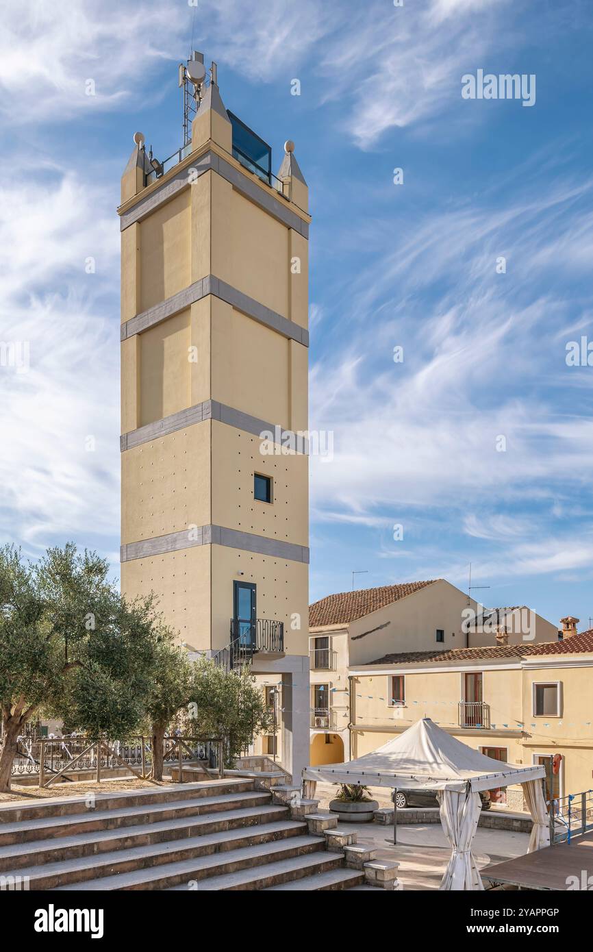 Der Glockenturm der Pfarrkirche Sant'Anna Arresi, Sardinien, Italien Stockfoto