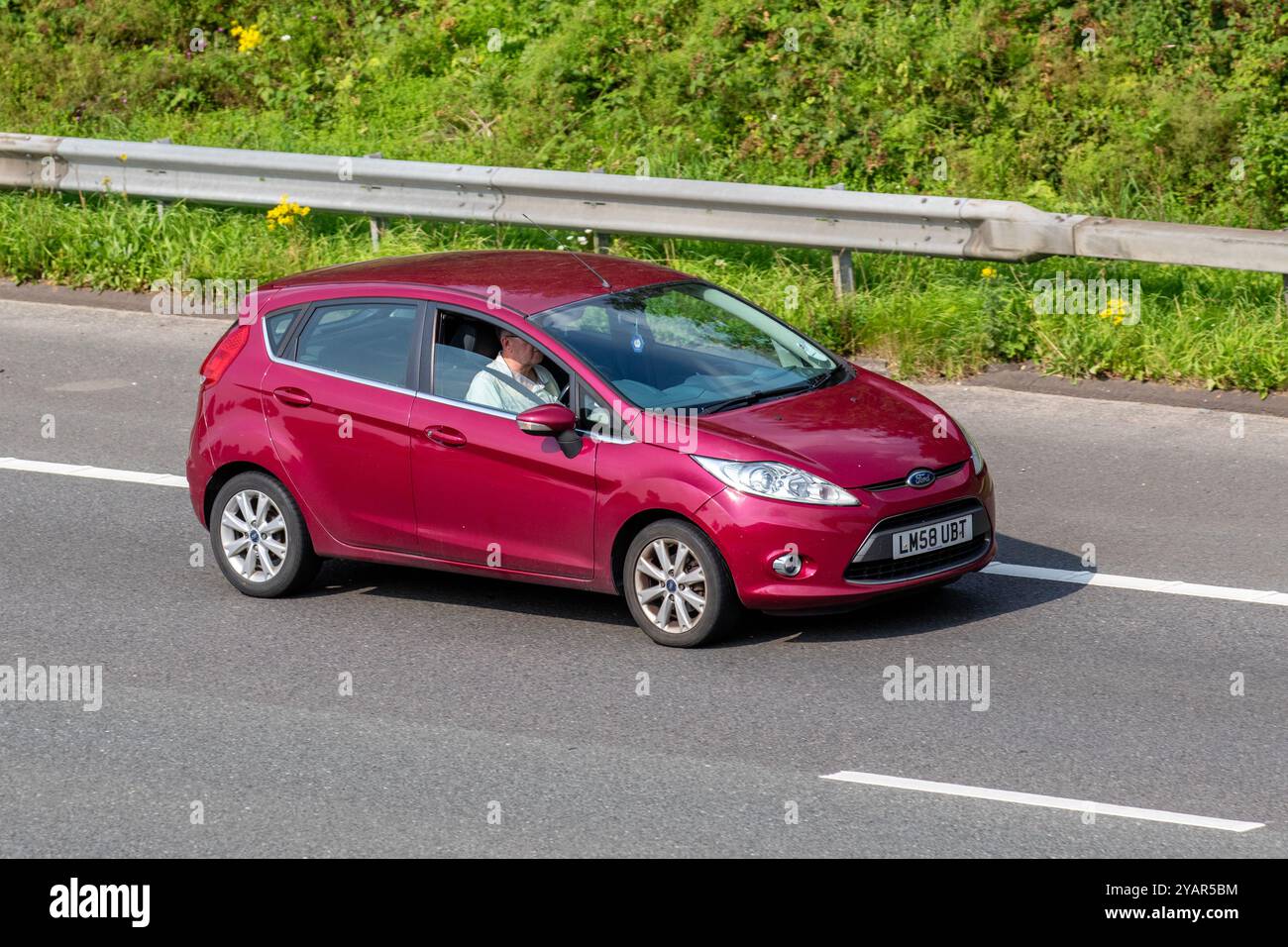 2008 Red Ford Fiesta Zetec 96, 1,4 Zetec 5d Auto auf der M6 UK Stockfoto