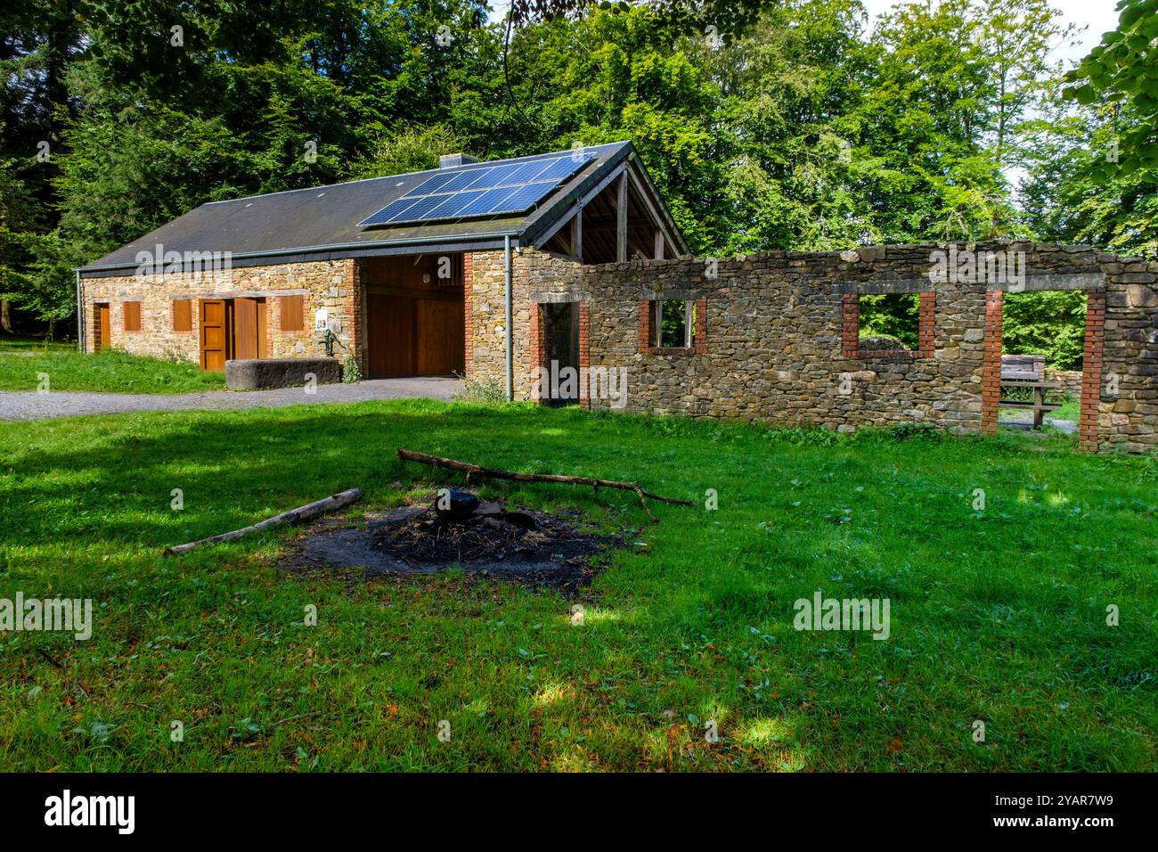 La Tour du Millénaire EST une oeuvre bewundernswert. Comme si vous étiez au sommet du Mat d'un navire, la vue s'étend au delà de 30 kilomètres, sur un océa Stockfoto