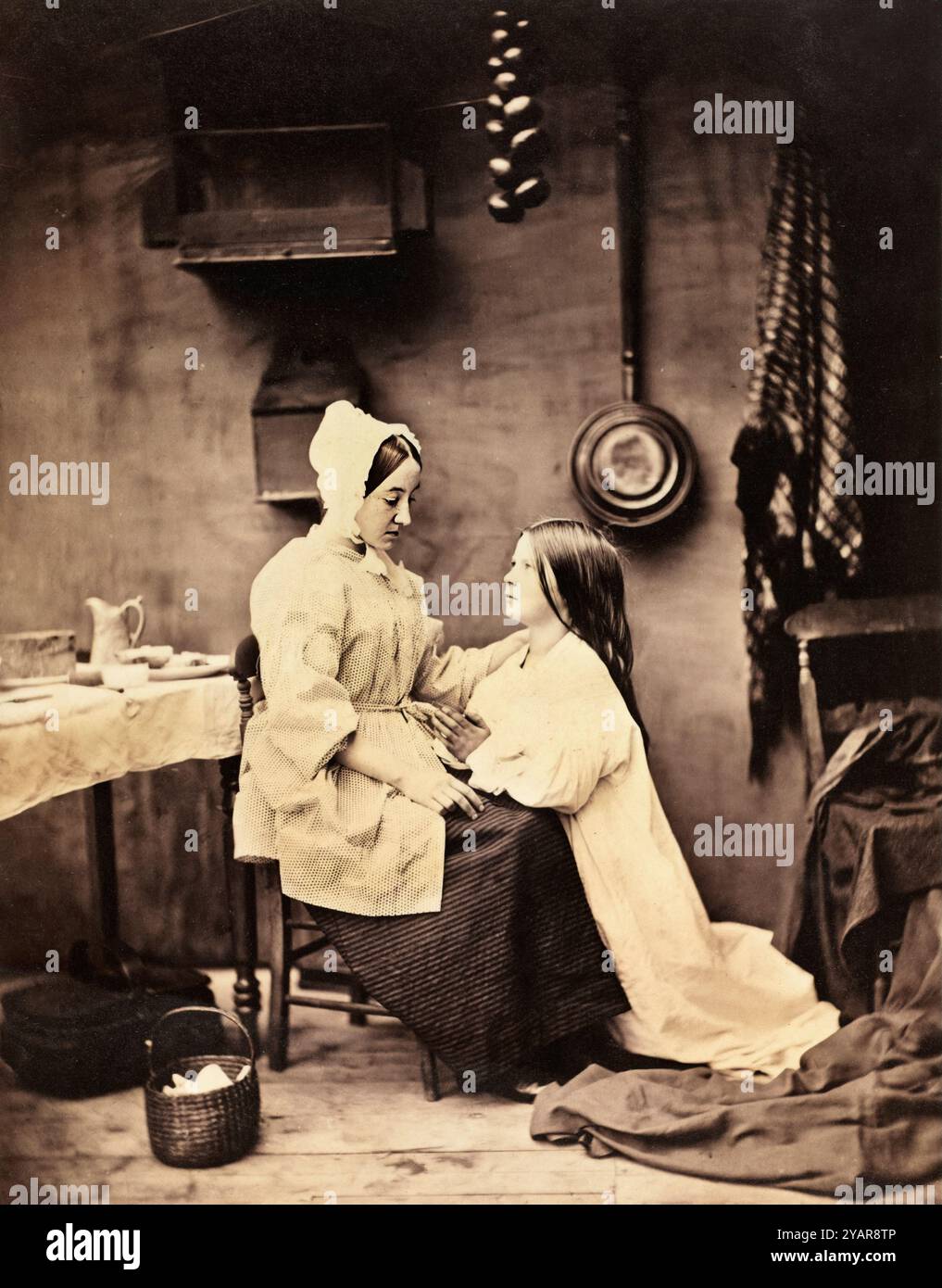 THE STORY OF LITTLE RED RIDING HOOD She Runns Home and This Mother All about IT 1858 von Henry Peach Robinson Stockfoto