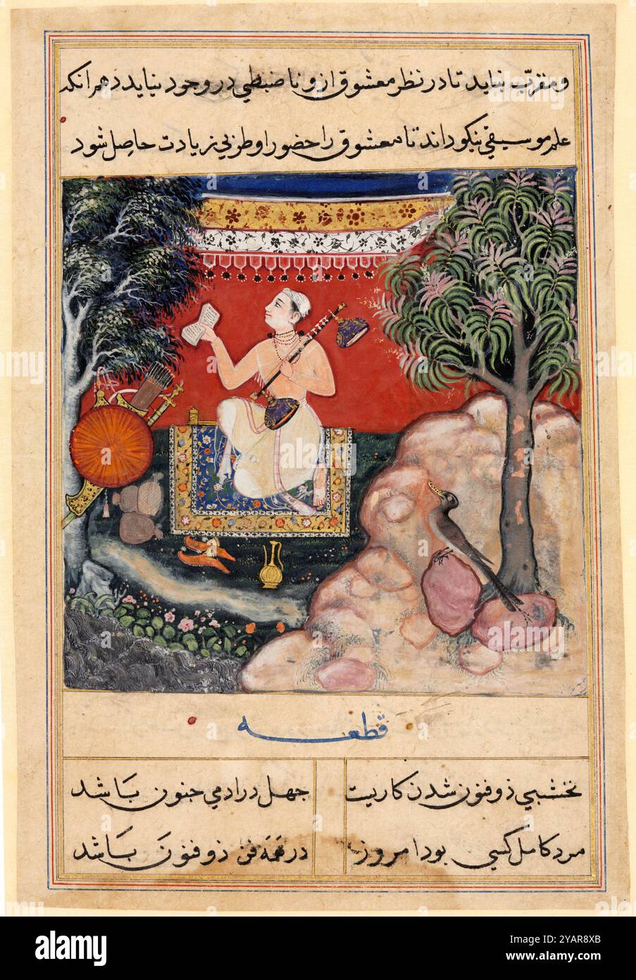 Der Ursprung der Musik von einem fabelhaften Vogel von Indien, der sieben Löcher im Schnabel hatte, von einem Tuti-nama (Tales of a Paprot): Vierzehnte Nacht - Mogul Indien, Hof von Akbar. Diese Geschichte erzählt von einem fantastischen Vogel namens Qaqnos, der bei Freude klangvolle Töne aus seinem Schnabel ausstrahlte. Aus diesen Klängen wurde die Wissenschaft der Musik entwickelt. Auf dem Bild hockt sich ein Mann, der ein Buch in der einen Hand hält und in der anderen ein Instrument namens Vina unter einem mit Quasten versehenen Baldachin. Seine Waffen, ein Köcher, Schwert und Schild hängen im Baum in der Nähe. c. 1560 Stockfoto