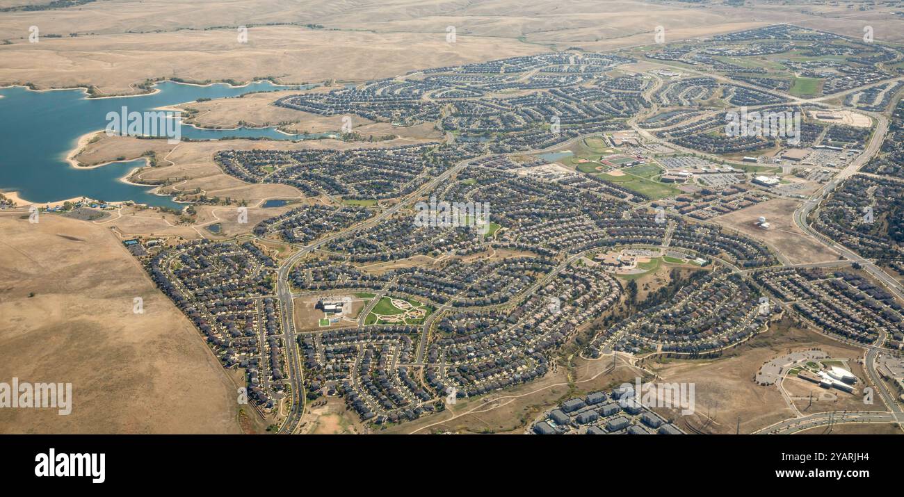 Aurora, Colorado – Ein großes Wohngebiet neben dem Aurora Reservoir in Denver. Stockfoto