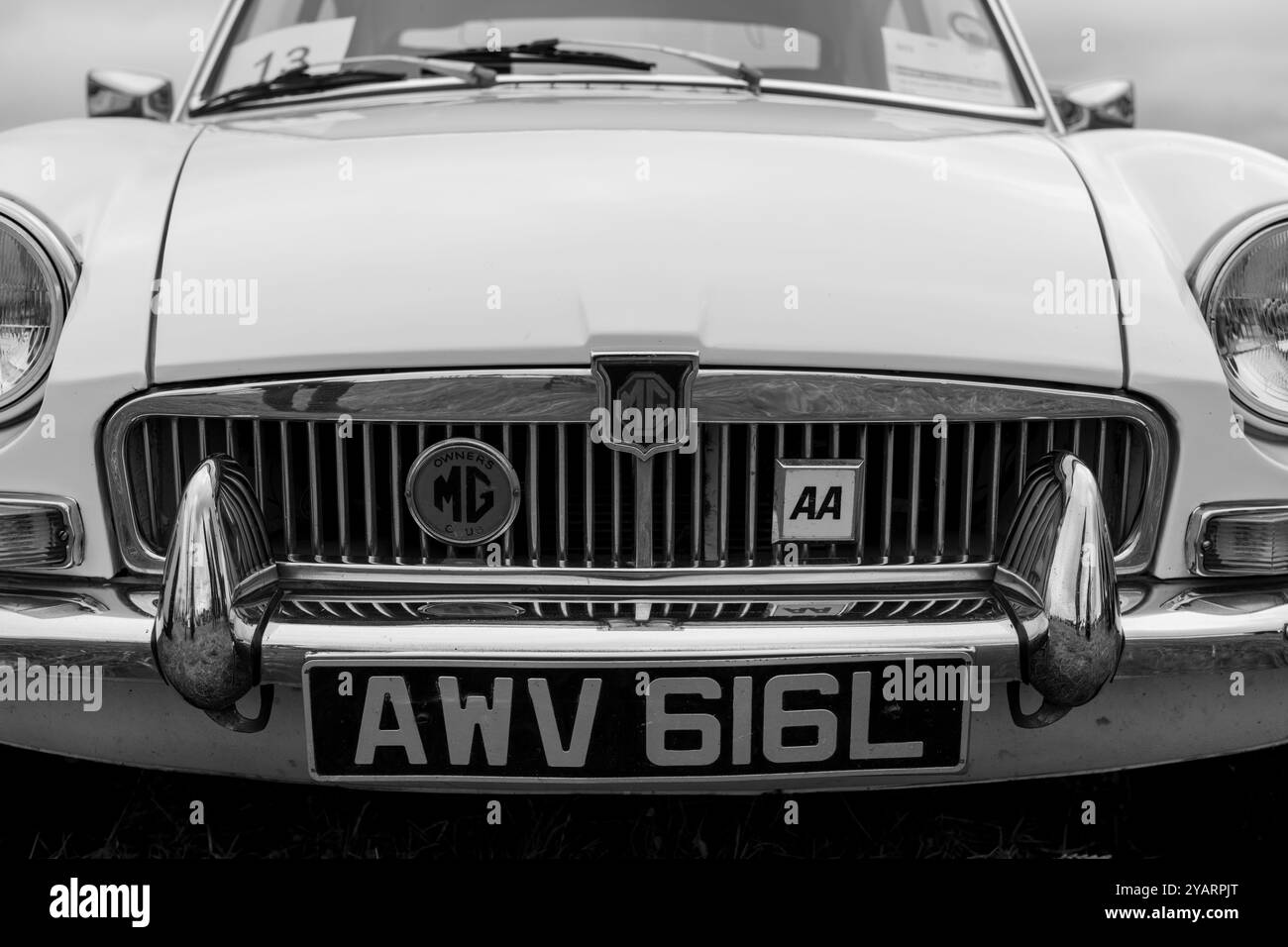 Low Ham.Somerset.Vereinigtes Königreich. 20. Juli 2024. Ein MG MGB Sportwagen aus dem Jahr 1972 ist auf der Somerset Steam and Country Show zu sehen Stockfoto