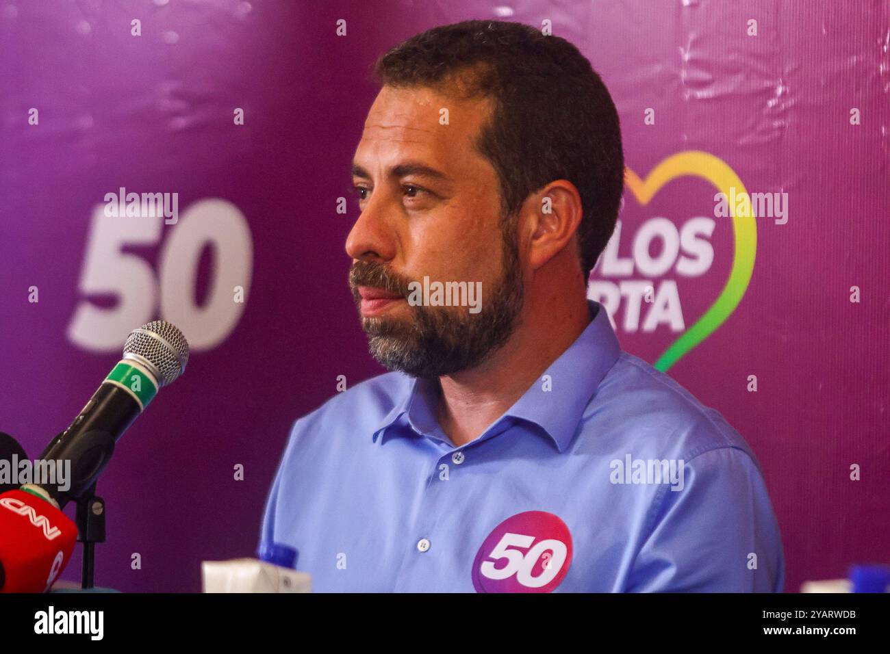 São PAULO, SP - 15.10.2024: BOULOS PROJETO DE EMERGÊNCIA CLIMÁTICA - der Kandidat für das Amt des Bürgermeisters von São Paulo, Guilherme Boulos, präsentiert sein Projekt für Klimakrisen bei einer Veranstaltung im Novotel Jaraguá am Dienstagnachmittag (15). (Foto: Juri Murakami/Fotoarena) Stockfoto