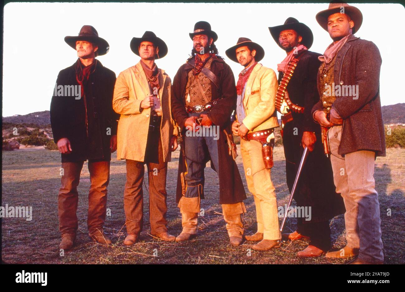 29. August 1993, Hollywood, Kalifornien, USA: Die Besetzung der TV-Show The Adventures of Briscoe County, Jr. Die Besetzung enthielt BRUCE CAMPBELL, CHRISTIAN CLEMENSON, Julius CARRY, JOHN ASTON, BILLY DRAGO und JOHN PYPER-FERGUSON (Credit Image: © Entertainment Pictures via ZUMA Press) NUR REDAKTIONELLE VERWENDUNG! Nicht für kommerzielle ZWECKE! Stockfoto