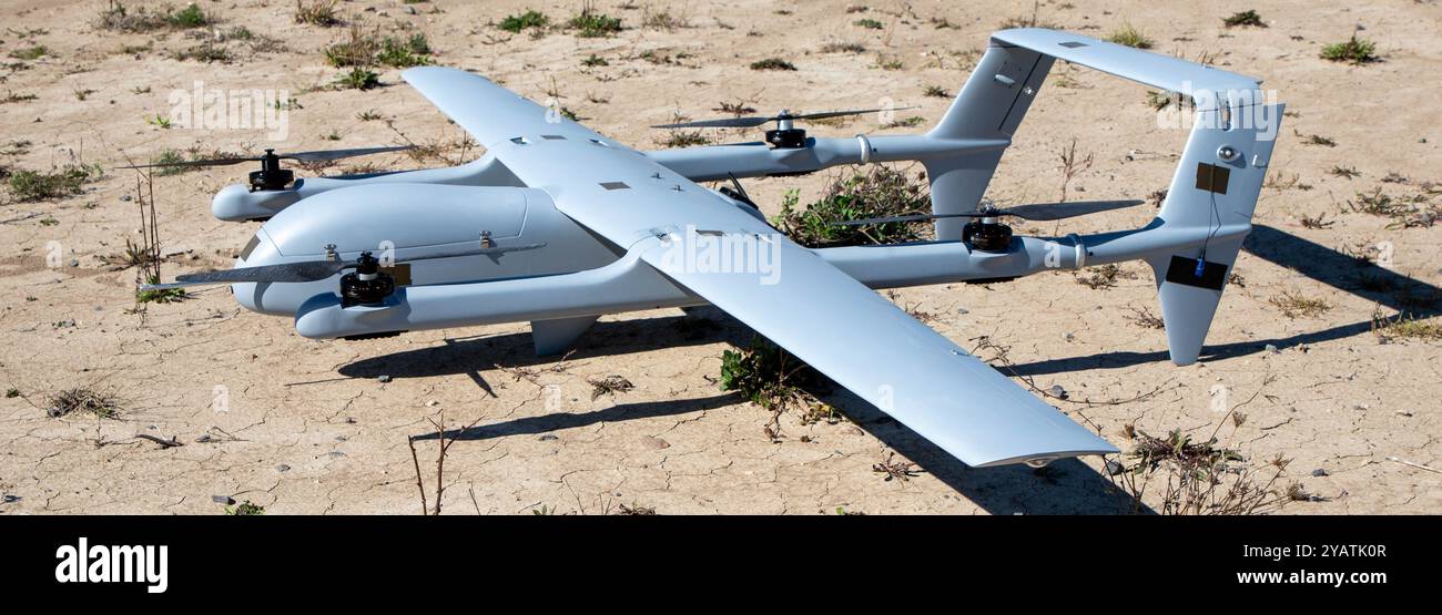 Während des Desert Guardian, einer gemeinsamen Übung der 10th Mountain Division (LI) und des United States Central Command zusammen mit Industriepartnern, wird eine UAS-Live-Feuerübung der Gruppe 3 gezeigt, bei der die schnelle Integration neuer und bestehender CUAS-Sensoren in eine einzige Schnittstelle eines Drittanbieters auf Fort Drum, New York, am 1. Oktober 2024 validiert wird. Desert Guardian ist ein Medium, um Fort Drum als führendes Trainingszentrum in der UAS-Niederlage durch die demonstrierten Fähigkeiten und TTPs von tödlichen und nicht-tödlichen Systemen zu präsentieren, die von US-Streitkräften in CENTCOM verwendet werden. (U. - Armeefoto von PFC. Savannah O Stockfoto