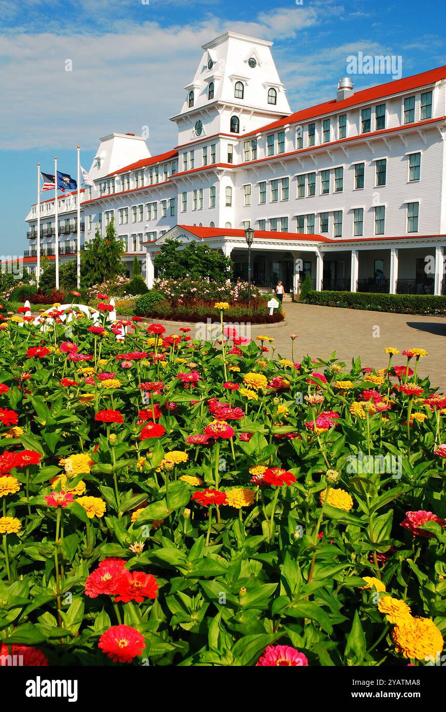 Ein Garten wächst vor dem Wentworth by the Sea Hotel, einem historischen Grand Hotel in der Nähe von Portsmouth, New Hampshire Stockfoto