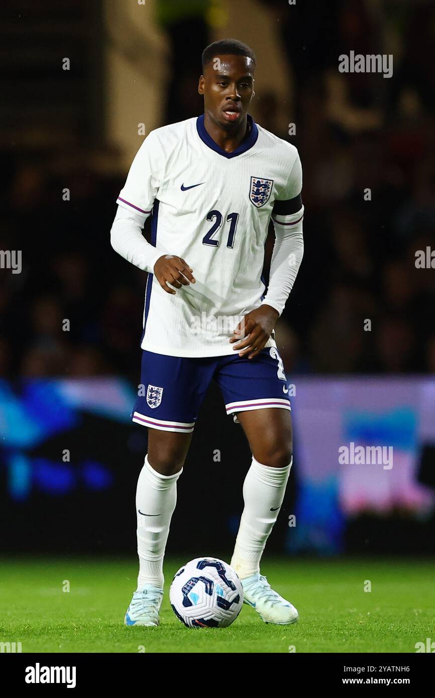 Bristol, Großbritannien. Oktober 2024. Jamie Gittens aus England kontrolliert den Ball während des Qualifikationsspiels der UEFA-U21-Europameisterschaft in Ashton Gate, Bristol. Der Bildnachweis sollte lauten: Annabel Lee-Ellis/Sportimage Credit: Sportimage Ltd/Alamy Live News Stockfoto