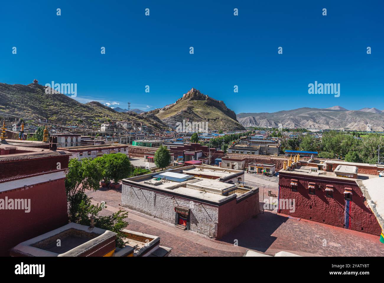 Palcho Kloster, Gyantse, Gyantse County, Tibet, China, blauer Himmel mit Kopierraum für Text Stockfoto