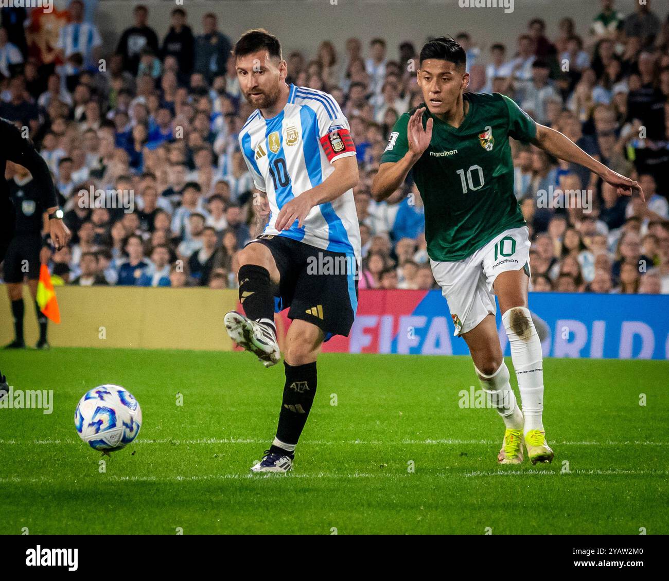 Qualifikation zur FIFA-Weltmeisterschaft Südamerika 2026, Mas Monumental Stadium, Buenos Aires, Argentinien. Oktober 2024. Argentinien 6-0 Bolivien. Tore Lionel Messi (3), Thiago Almada, Lautaro Martinez, Julián Alvarez. Die argentinische Nationalmannschaft trifft auf Bolivien zu einem neuen Termin der südamerikanischen Qualifikation zur FIFA Fussball-Weltmeisterschaft 2026. Mit Lionel Messi unter den Hauptspielern findet das Spiel im Mas Monumental Stadion im Stadtteil Núñez in der Autonomen Stadt Buenos Aires statt. Credit Facundo Morales IST NUR FÜR REDAKTIONELLE ZWECKE BESTIMMT Stockfoto