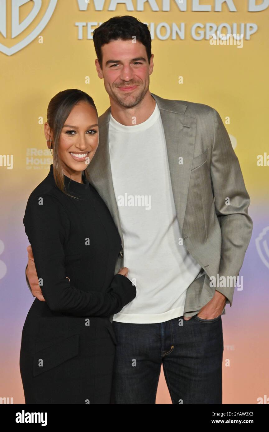 Los Angeles, CA USA – 10. Oktober 2024: Serena Pitt, Joe Amabile nimmt an Warner Bros. Teil TV Group's Herbst TV Staffel Celebration. Stockfoto