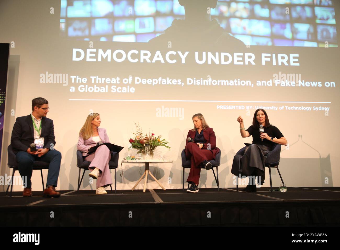 Sydney, Australien. 16. Oktober 2024: SXSW Sydney. Im Bild, L-R: Marian-Andrei Rizoiu (Associate Professor the Data Science Institute, UTS), Julie Inman Grant (e-Safety Commissioner, australische Regierung, eSafety), Miah Hammond-Errey (CEO, Podcast Host, Pädagogin, Beraterin, Strat Futures Pty Limited) und Sophie Darling (Leiterin des Policy Lab, Human Technology Institute) nehmen an einer Podiumsdiskussion „Democracy under Fire: the Threat of Deepfakes, Desinformation and Fake News on a Global Scale“ Teil. Quelle: Richard Milnes/Alamy Live Stockfoto