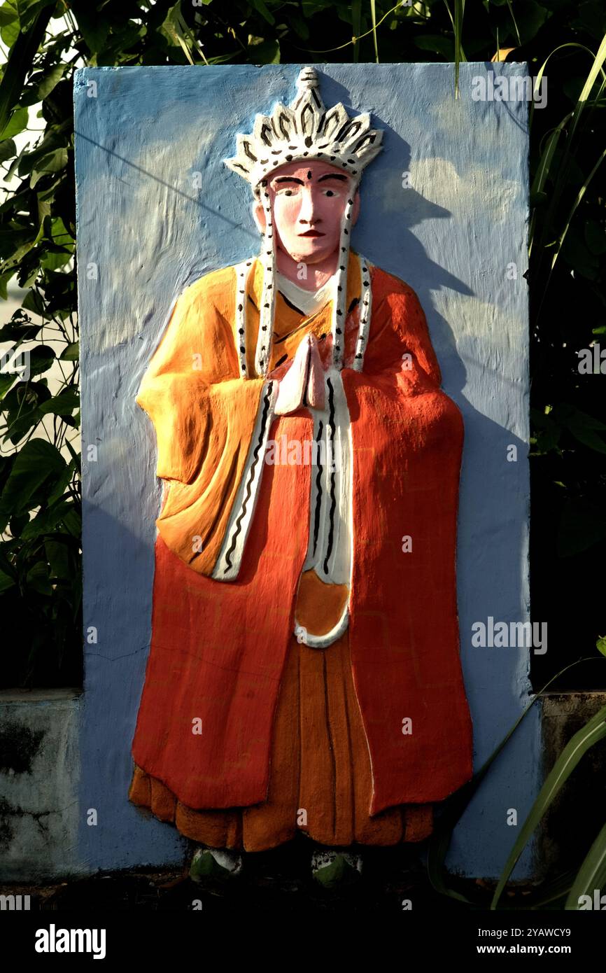 Ein Relief der taoistischen Gottheit im Tempelkomplex Pulo Kemaro (Insel Kemaro) – ein Kultstätte für Buddhismus, Taoismus und Konfuzianismus in Indonesien. Stockfoto