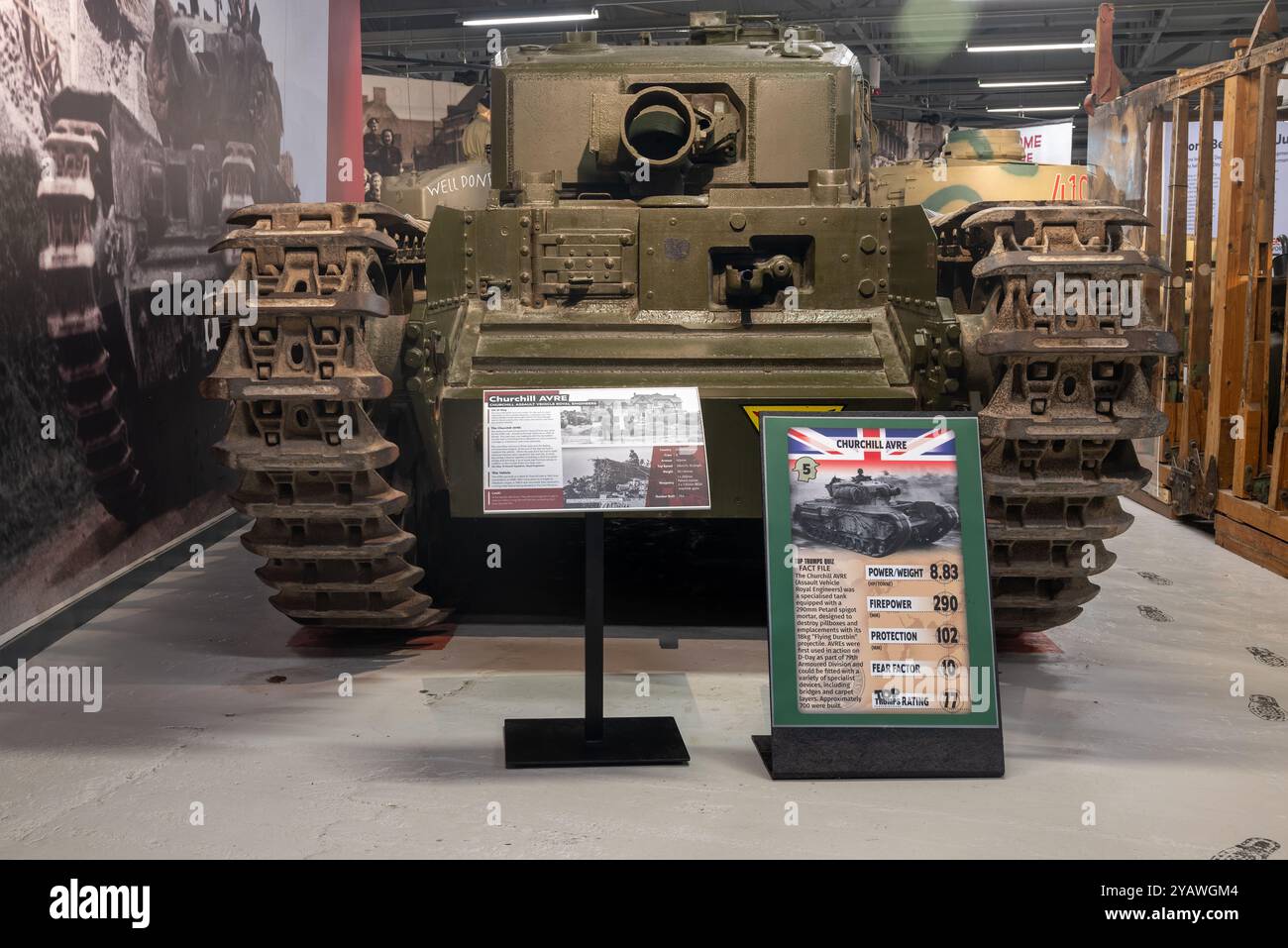 British Churchill AVRE Panzer im Bovington Tank Museum. Oktober 2024. Stockfoto