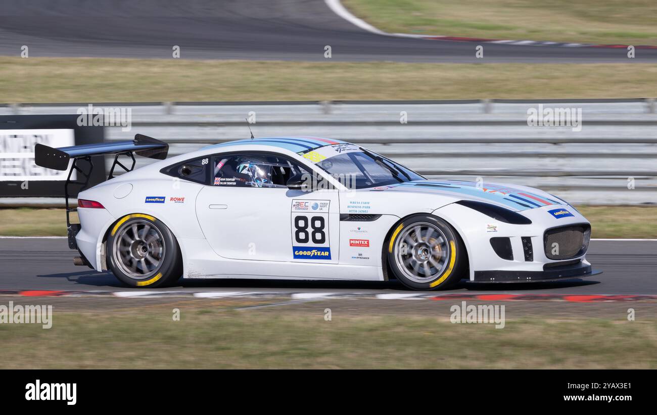 Adam Thompson / Callum Thompson Newbarn Racing Jaguar F-Type V8 während des britischen Endurance Championship-Rennens 2024 in Snetterton, Norfolk, Großbritannien Stockfoto