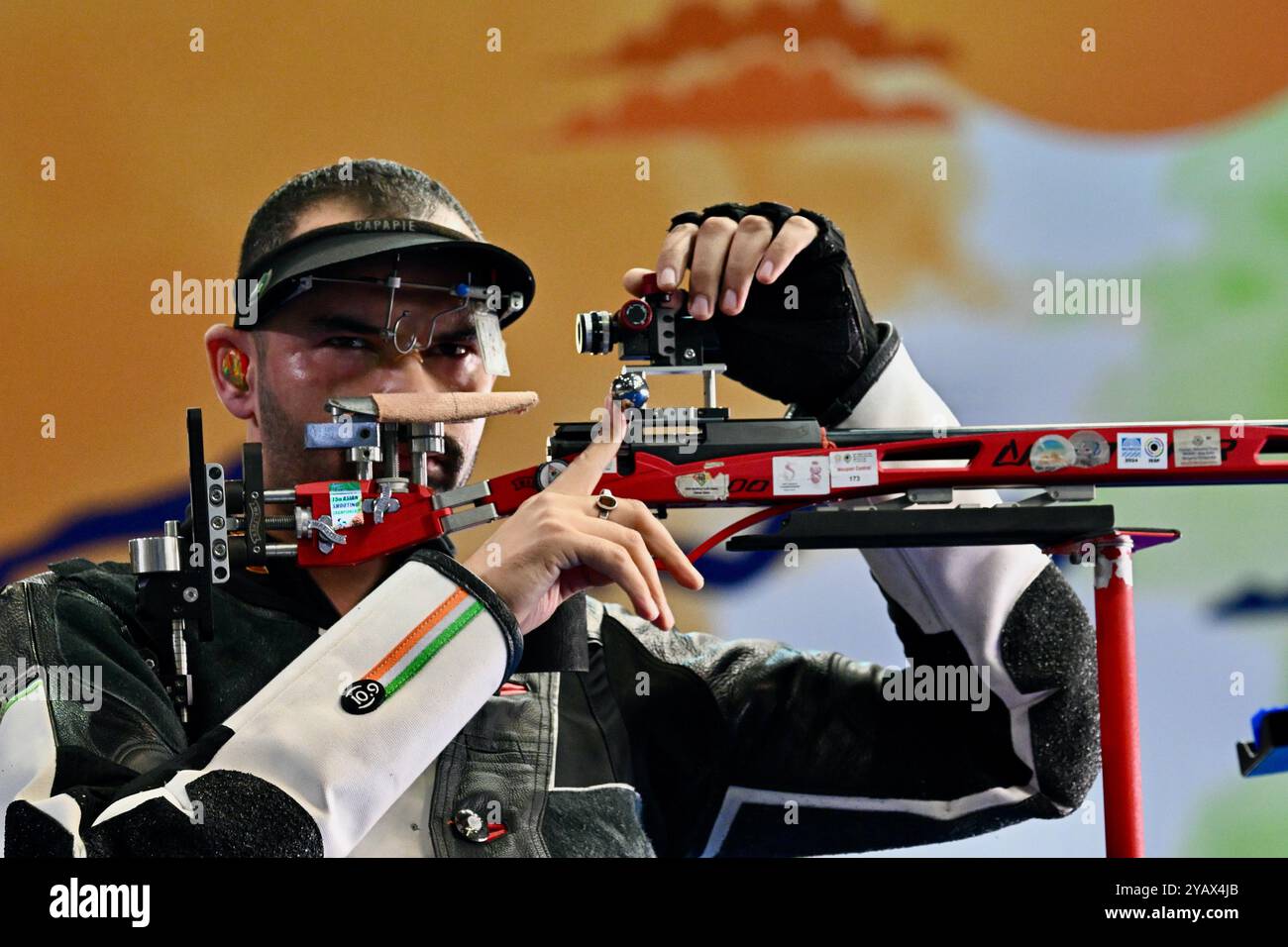 Delhi, INDIEN. Oktober 2024. Akhil Sheoran aus Indien gewann die Bronzemedaille im Finale der 50M Rifle 3 Positions Men im Finale der ISSF-Weltmeisterschaft 2024 in Delhi, INDIEN. Quelle: Ranjith Kumar/Alamy Live News. Stockfoto