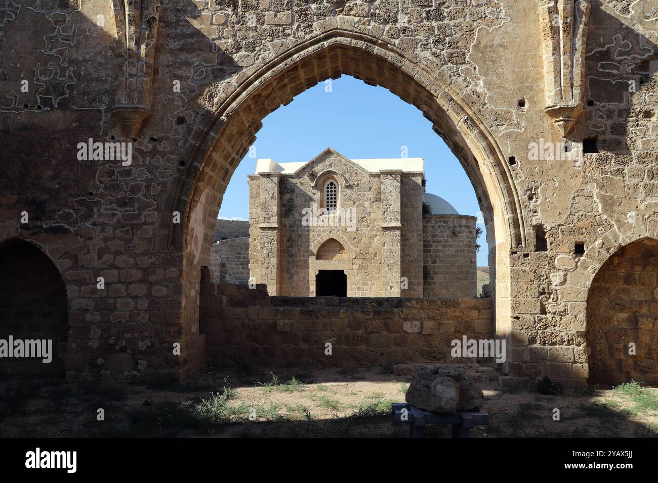 Die Armenisch-Apostolische Kirche in der ummauerten Stadt Famagusta (Gazimagusa) Türkische Republik Nordzypern aus Sicht der Karmeliterkirche. Gebaut Stockfoto