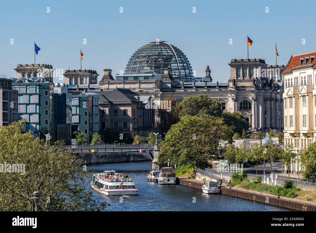 Blick auf den Reichstag und dem Spreebogen Stockfoto