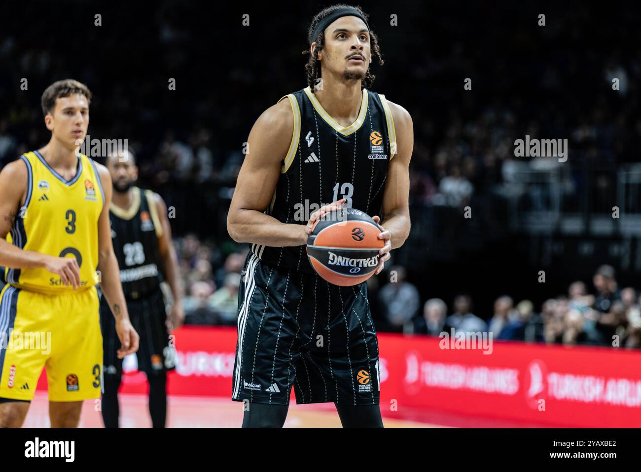Berlin, Deutschland. Oktober 2024. Neal Sako von LDLC ASVEL Villeurbanne in der dritten Runde der regulären Saison 2024/2025 der Turkish Airlines Euroleague zwischen Alba Berlin und LDLC ASVEL Villeurbanne in Uber Arena. Endpunktzahl: Alba Berlin 84:79 LDLC ASVEL Villeurbanne. (Foto: Nicholas Müller/SOPA Images/SIPA USA) Credit: SIPA USA/Alamy Live News Stockfoto