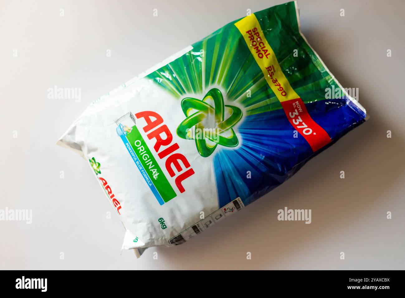 Ariel Original Waschmittel 6 kg Spezialbeutel für Werbezwecke Stockfoto